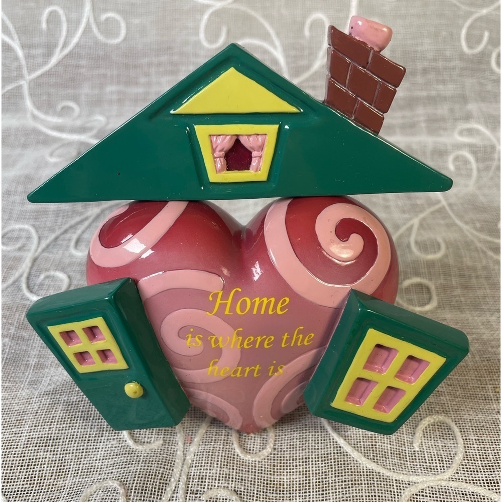 Vintage “Home is Where the Heart is” Smoochware 3D Artistic Paper Weight.
